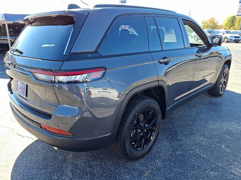 New 2025 Jeep Grand Cherokee Altitude image 6