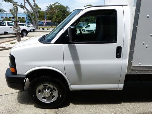 Used 2017 Chevrolet Express 3500 RWD image 8