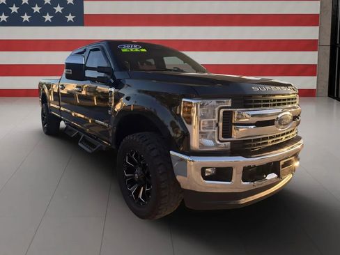 Used 2018 Ford F250 XLT w/ XLT Value Package image 3