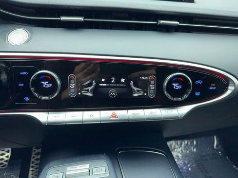 Used 2022 Genesis GV70 3.5T Sport image 38