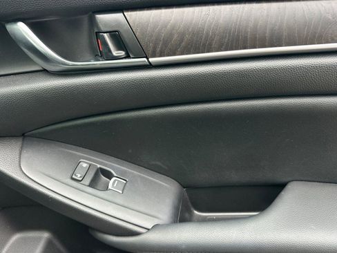 Used 2021 Honda Accord EX-L image 18