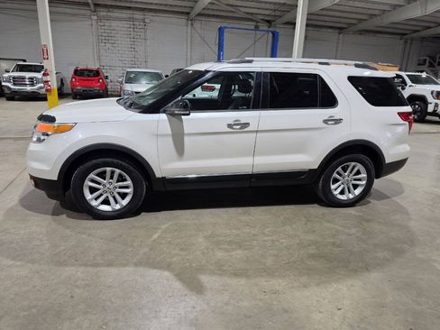 Used 2013 Ford Explorer XLT AWD/4WD image 4