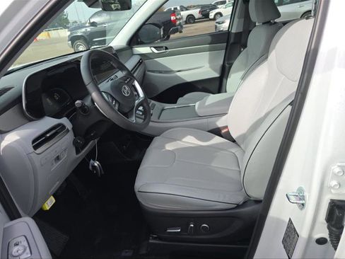 Used 2025 Hyundai Palisade SEL FWD image 3