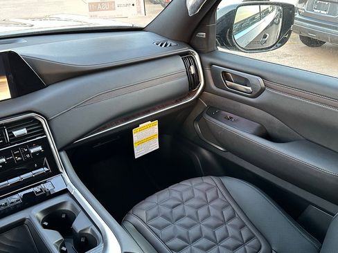 New 2025 Nissan Armada Platinum Reserve image 11