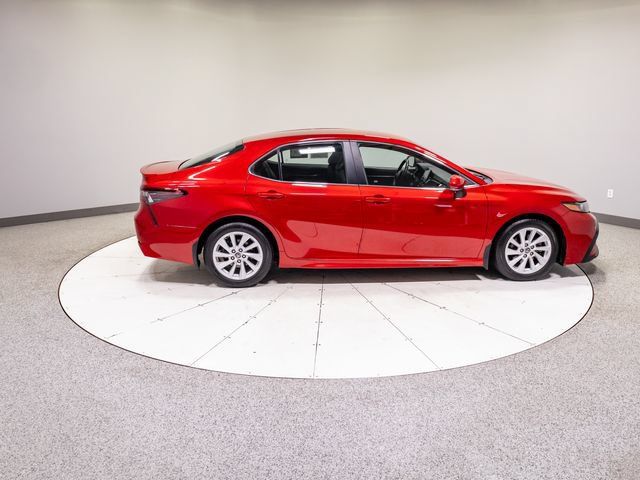 Used 2021 Toyota Camry SE AWD/4WD image 6
