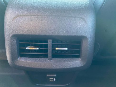 Used 2024 GMC Terrain SLT image 26