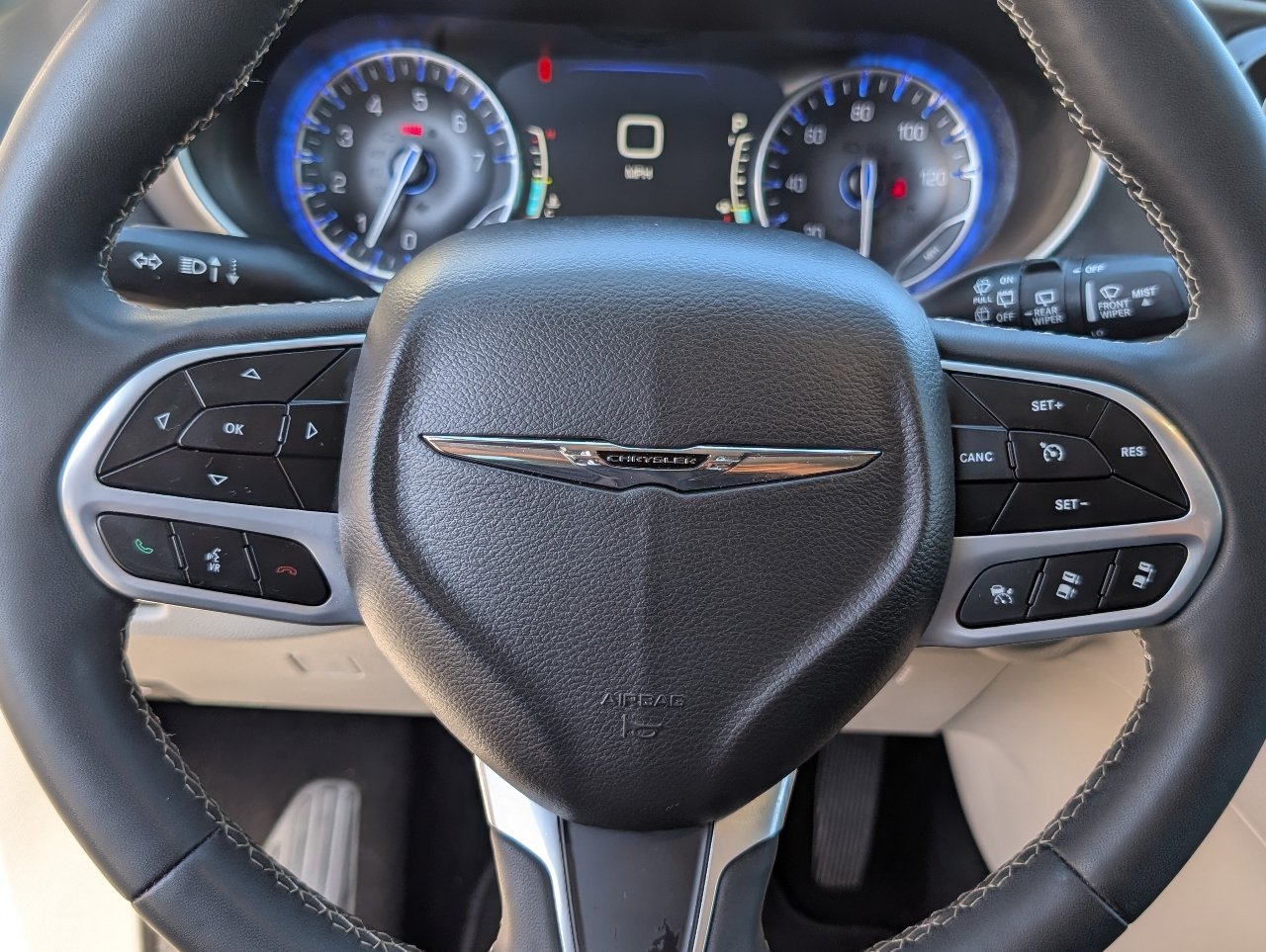 Used 2024 Chrysler Pacifica Touring-L FWD image 19