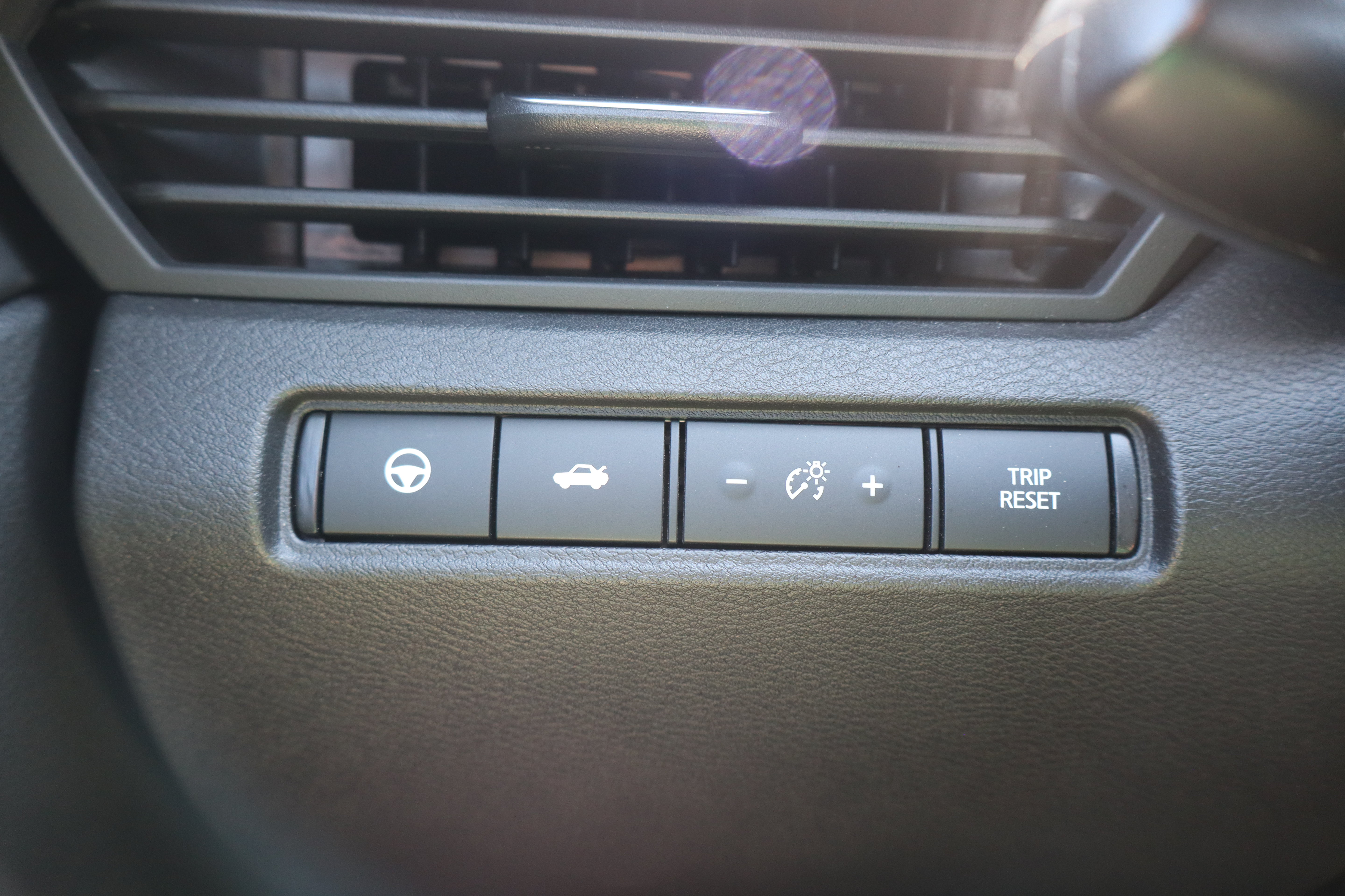 Used 2023 Nissan Altima 2.0 SR FWD image 25