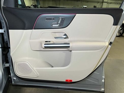 Certified 2025 Mercedes-Benz GLA 250 4MATIC image 10