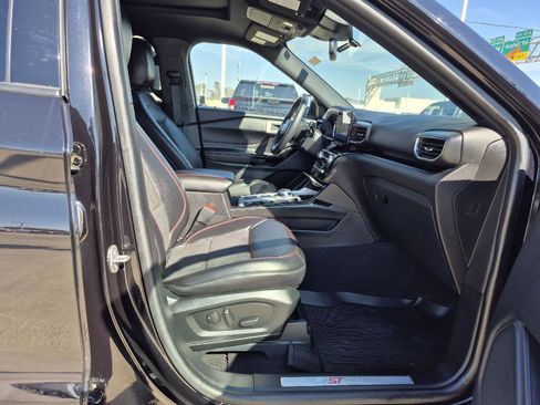 Certified 2024 Ford Explorer ST-Line w/ Class IV Trailer Tow Package image 29