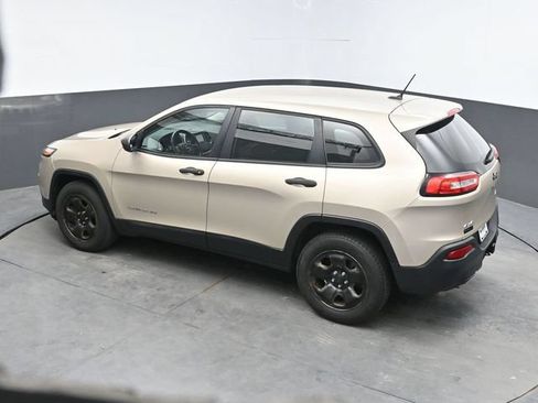 Used 2015 Jeep Cherokee Sport w/ Cold Weather Group AWD/4WD image 30