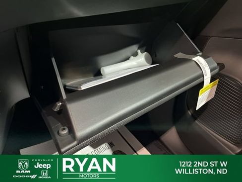 New 2026 Chrysler Pacifica Select image 32