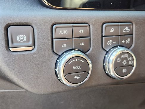 New 2025 GMC Sierra 2500 SLT image 25