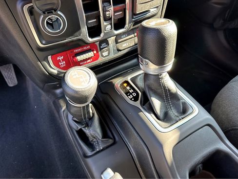 Used 2024 Jeep Wrangler Unlimited Rubicon image 23