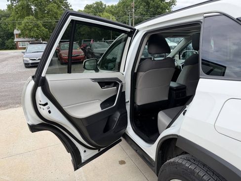 Used 2019 Toyota RAV4 XLE w/ All Weather Liner Package AWD/4WD image 21