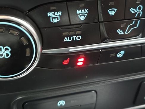 Used 2021 Ford EcoSport SES image 18