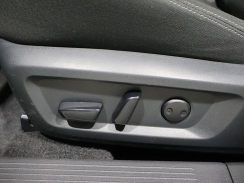 Used 2025 Nissan Rogue SV image 12