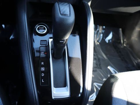 Used 2025 Nissan Versa SV FWD image 33