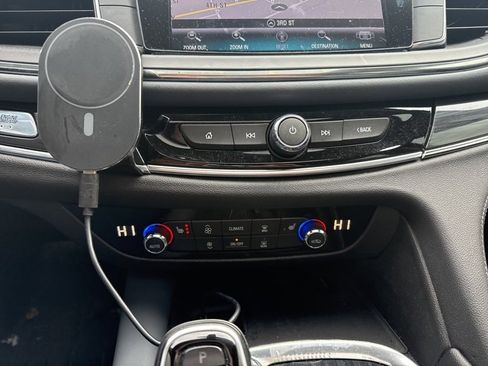 Used 2018 Buick Enclave Essence image 18