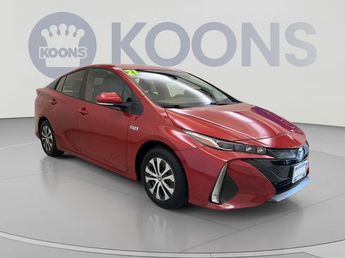 Used 2021 Toyota Prius Prime XLE w/ Carpet Mat Package (TMS) FWD image 2