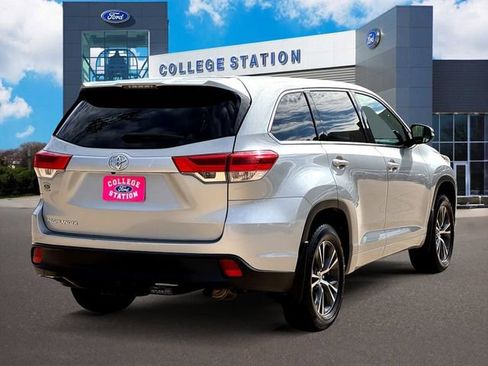 Used 2018 Toyota Highlander LE image 4