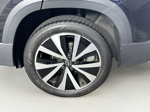 Used 2024 Volkswagen Taos SE image 11