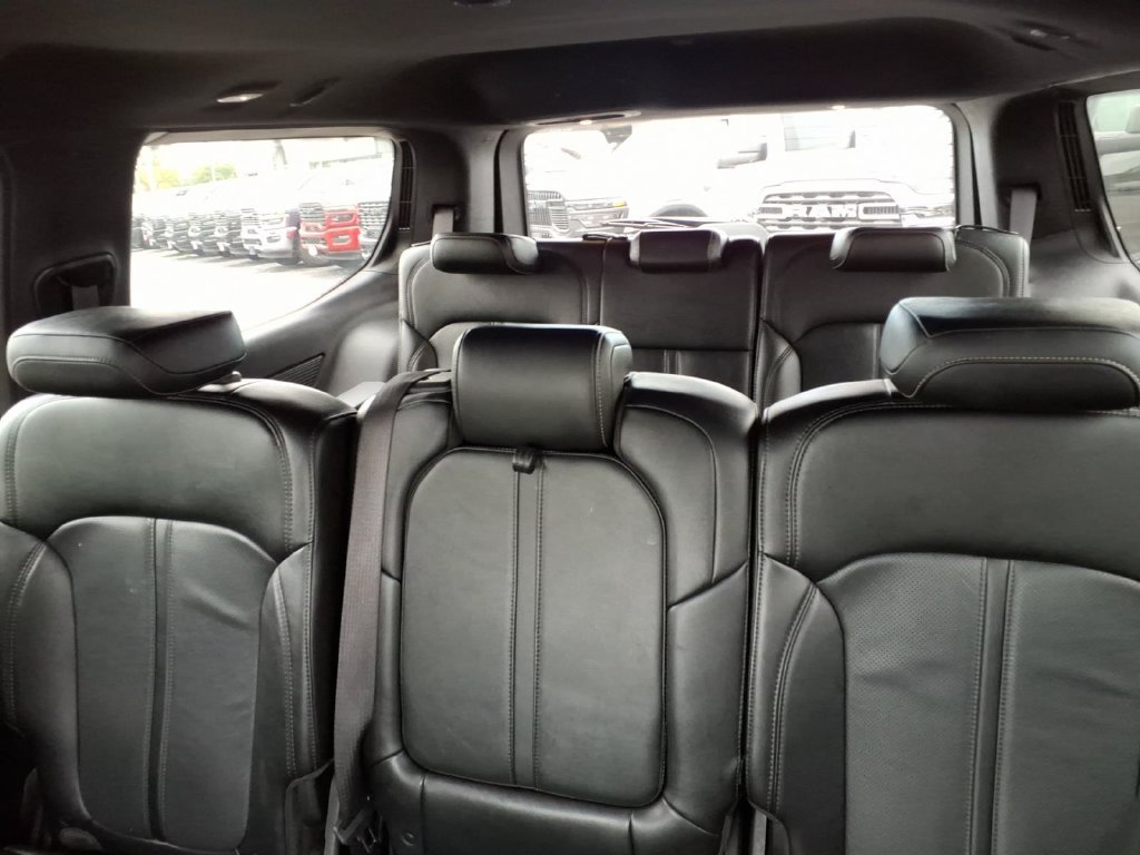 Used 2024 Jeep Wagoneer Series II w/ Flexible Seating Group AWD/4WD image 12