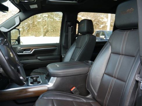 Used 2024 Chevrolet Silverado 2500 High Country w/ High Country Premium Package image 9