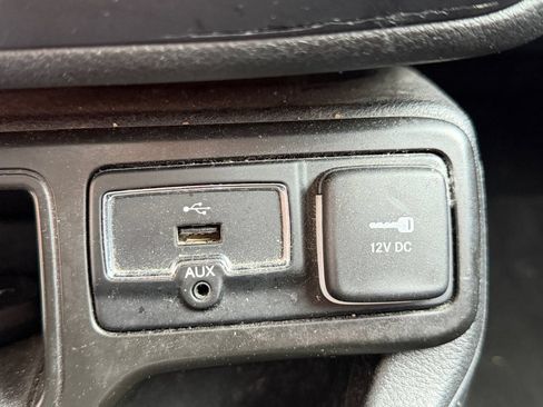 Used 2020 Jeep Renegade Sport w/ UConnect 7.0 Group FWD image 33