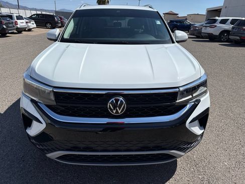 Used 2023 Volkswagen Taos SE FWD image 8