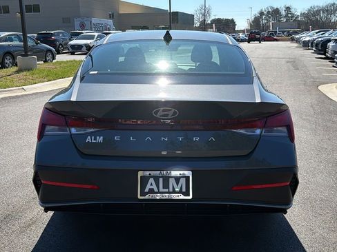New 2026 Hyundai Elantra SE FWD image 7