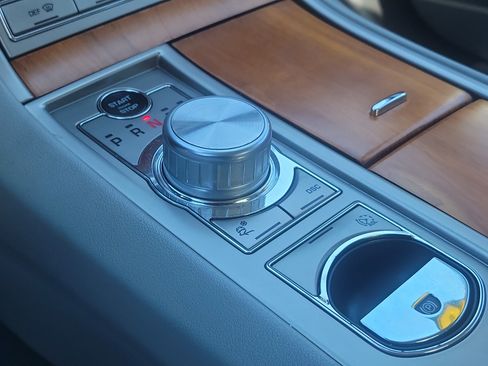 Used 2010 Jaguar XF Luxury RWD image 29