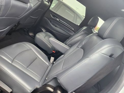 Used 2024 Buick Enclave Premium image 7
