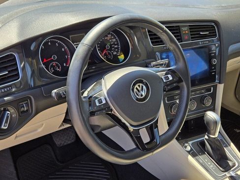 Used 2019 Volkswagen Golf SE w/ Driver Assistance Package FWD image 18