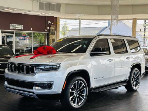Used 2024 Jeep Wagoneer Series III AWD/4WD image 15