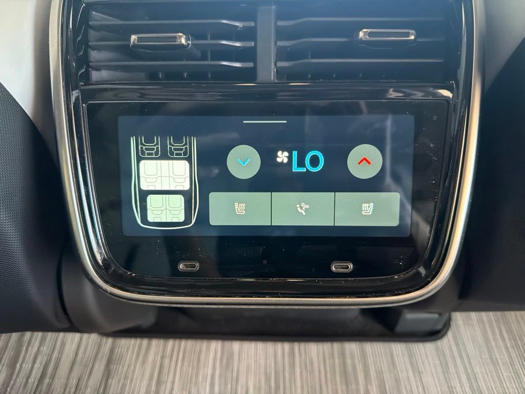 Used 2023 Rivian R1S Launch Edition Quad AWD/4WD image 22