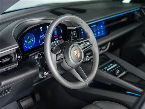 Used 2026 Porsche Macan Electric RWD image 4
