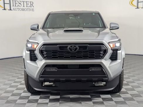 Used 2025 Toyota Tacoma TRD Sport AWD/4WD image 6