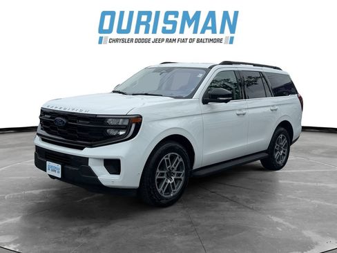 Used 2025 Ford Expedition Active AWD/4WD image 2