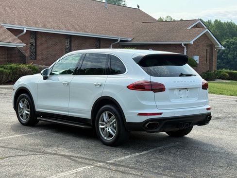 Used 2016 Porsche Cayenne AWD/4WD image 5