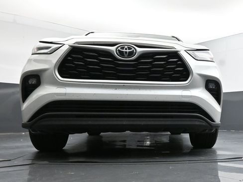 Used 2022 Toyota Highlander XLE image 28