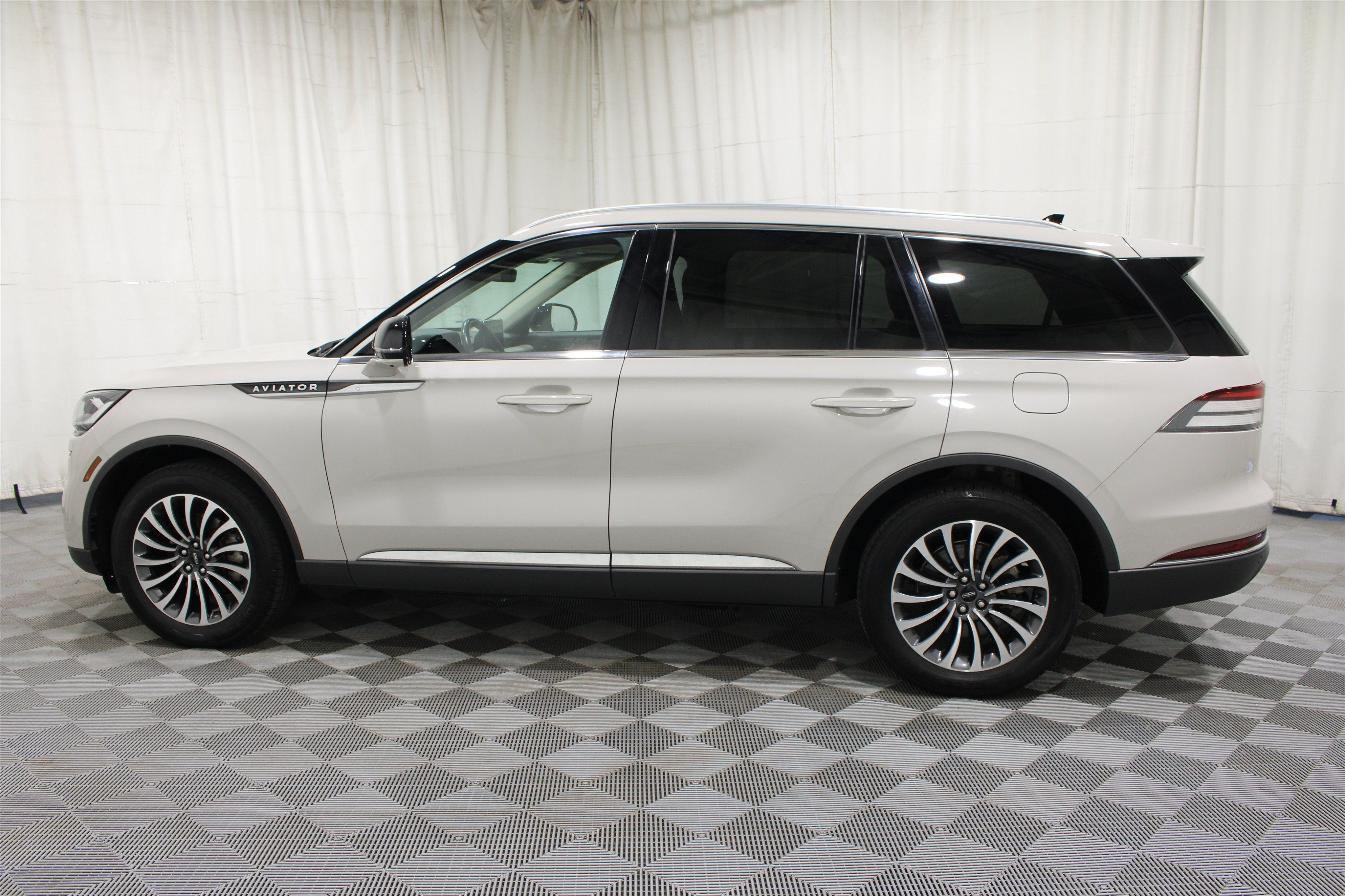 Used 2022 Lincoln Aviator Reserve w/ Elements Package Plus AWD/4WD image 34