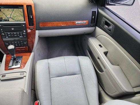 Used 2006 Cadillac STS w/ Preferred Equipment Group image 31