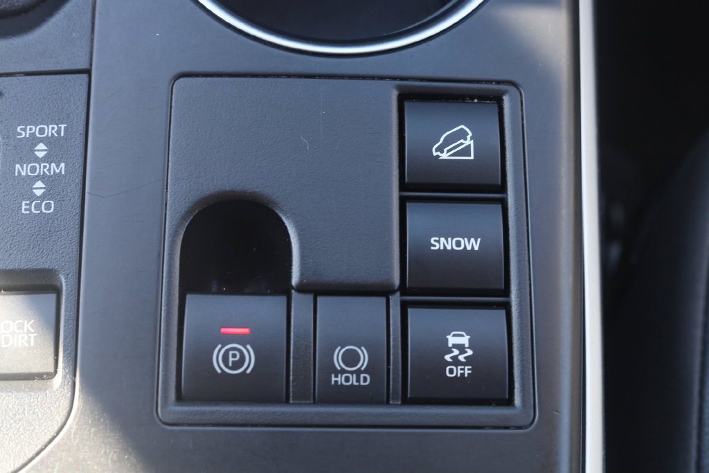 Used 2023 Toyota Highlander XLE AWD/4WD image 19