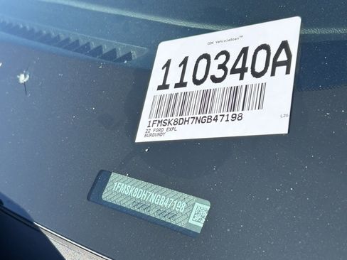 Used 2022 Ford Explorer XLT w/ Equipment Group 202A image 8