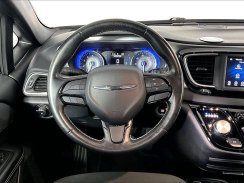 Used 2020 Chrysler Pacifica Touring w/ S Appearance Package FWD image 5