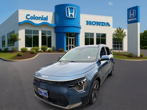 Used 2025 Kia Niro Wind w/ Wind Preserve Package image 2