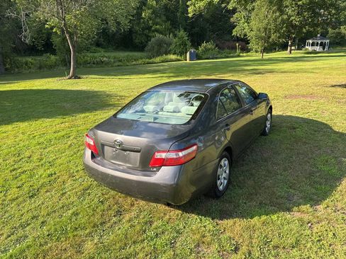 Used 2009 Toyota Camry LE FWD image 12