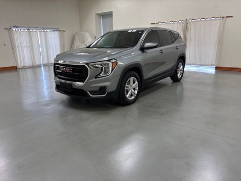 Used 2024 GMC Terrain SLE FWD image 4