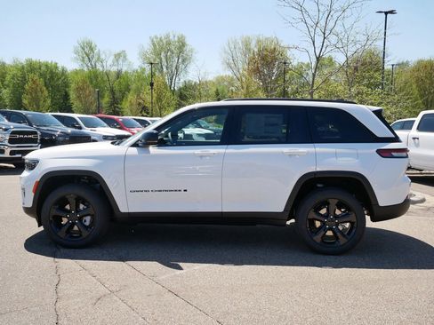 New 2025 Jeep Grand Cherokee Limited image 16